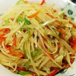 青红椒爆土豆丝的做法[图]