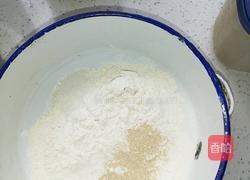 韭菜鸡蛋包子的做法图解1