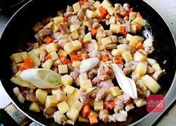 土豆焖饭的做法图解4