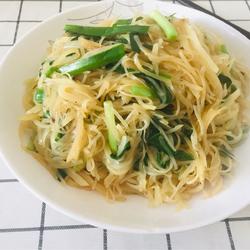土豆丝炒韭菜的做法[图]