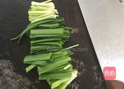 土豆丝炒韭菜的做法图解2