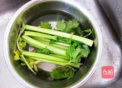 芹菜炒肉的做法图解3