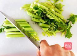 芹菜炒肉的做法图解4