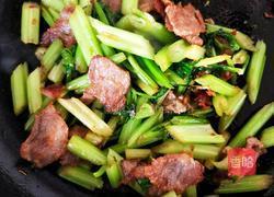 芹菜炒肉的做法图解15