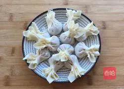 Illustration of how to make fried wontons 1