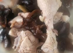 香菇木耳鸡腿汤