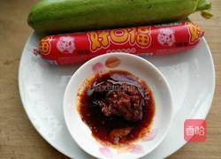 火腿肠炒西葫的做法图解1