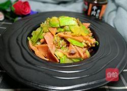 火腿腸炒西葫的做法圖解7