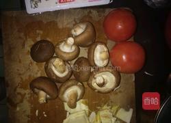 番茄冬笋香菇豆腐汤的做法图解1