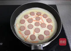Illustration of how to make ham egg pancake 8