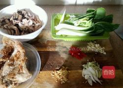 口蘑鸡排饭的做法图解1