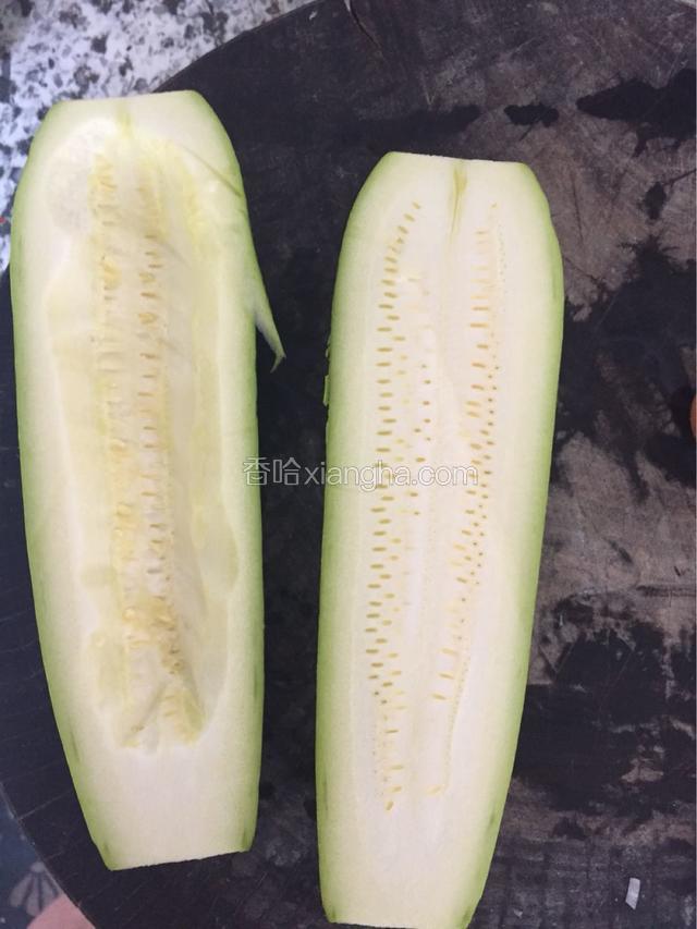 角瓜切开去瓤