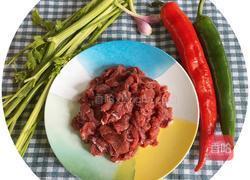 芹菜炒牛肉的做法图解1