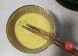 卡通早餐鸡蛋饼的做法图解1