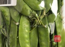 荷兰豆炒香肠的做法图解2