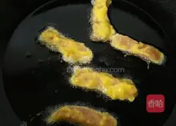 Illustration of how to make short crispy pork 5