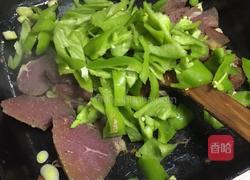 酱牛肉炒青椒的做法图解5