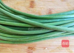 正月十五闹元宵 胡萝卜蒜苔炒肉末的做法图解1