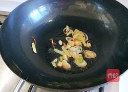 正月十五闹元宵 胡萝卜蒜苔炒肉末的做法图解5