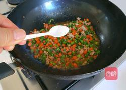 正月十五闹元宵 胡萝卜蒜苔炒肉末的做法图解9