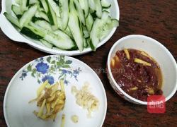 青瓜炒牛肉的做法图解1