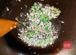 青椒香菇鸡丁烩日本豆腐的做法图解3