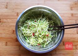 凉拌西葫芦丝的做法图解5