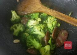 喜结金兰长长久久(腊肠炒西兰花)的做法图解6
