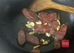 喜结金兰长长久久(腊肠炒西兰花)的做法图解5