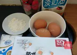 How to make strawberry egg tarts 1