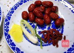 红枣枸杞乳鸽汤的做法图解2