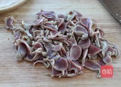 芹菜炒鸡胗的做法图解2