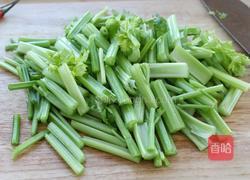 芹菜炒鸡胗的做法图解3