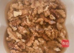 蜂蜜琥珀桃仁的做法图解3