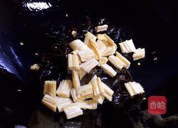 木耳腐竹炒白菜的做法图解7