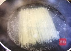 香辣牛肉米粉的做法图解2