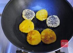 煎红薯饼的做法图解13