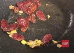 腊肠炒芥兰苗的做法图解3