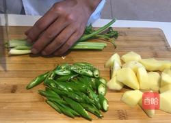 麻辣干锅藕片的做法图解1