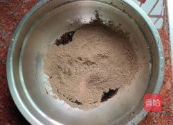 椰浆黑凉粉的做法图解1