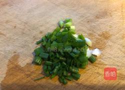 土豆蒸腊鸡腿的做法图解2