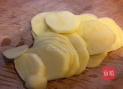 土豆蒸腊鸡腿的做法图解3