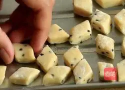 Illustration of how to make sweet noodle cubes 9