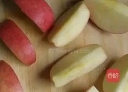 苹 果 雪 梨 银 耳 汤 的做法图解2