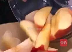 苹 果 雪 梨 银 耳 汤 的做法图解3