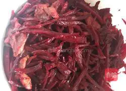 Illustration of how to stir-fry seaweed head with sliced meat 8