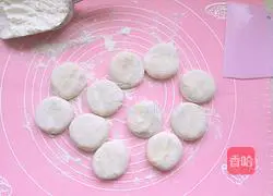 Illustration of how to make pork and lotus root buns 9