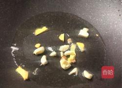 老干妈炒鱿鱼的做法图解1