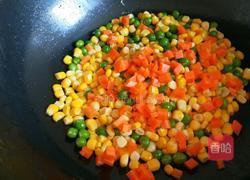 新文美食 松仁玉米的做法图解7