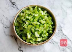 肉末芹菜的做法图解1
